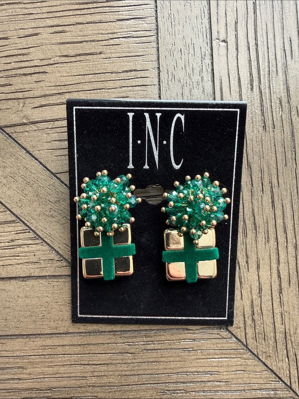 INC International Concepts Green and Gold Cluster Gift Box Earrings